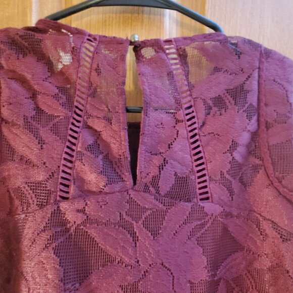NWOT Fun Floral Burgundy Lace Swing Top by Xhilaration - Picture 5 of 7